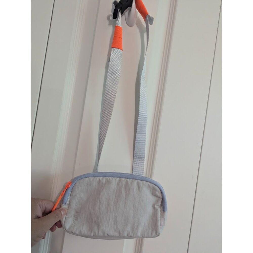 Lululemon Bag Womens Mini Silver gray Belt Bag Authentic